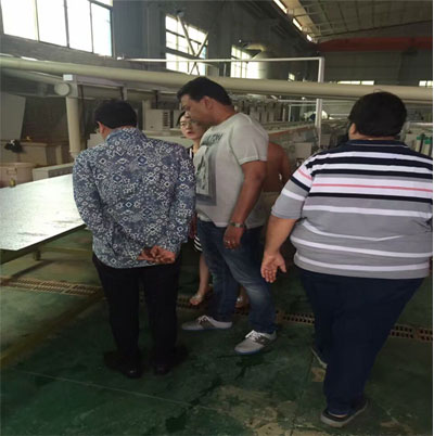 鑫恒力蝕刻機(jī)打開國(guó)外市場(chǎng)，向世界宣戰(zhàn)