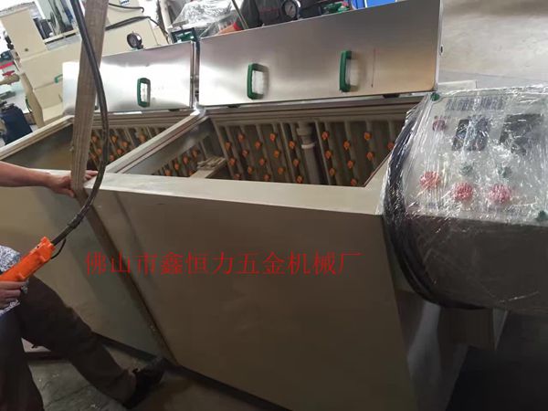 立體蝕刻機(jī)裝車發(fā)貨！