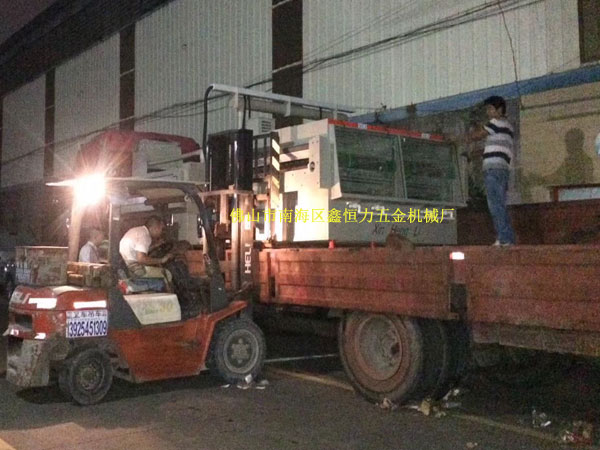 大幅面蝕刻機(jī)(進(jìn)料1660mm)裝車出貨