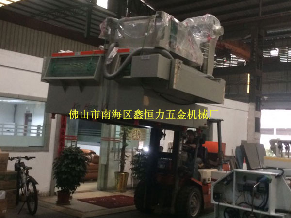 福建客戶不銹鋼鍋片蝕刻機(jī)裝車發(fā)貨！