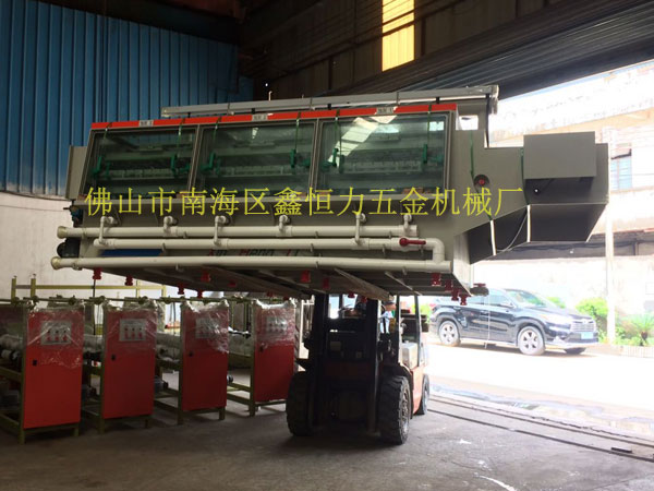 不銹鋼鍋片蝕刻機(jī)裝車發(fā)貨！