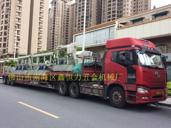 不銹鋼鍋片蝕刻機(jī)裝車發(fā)貨！